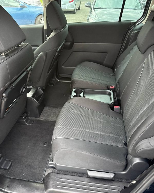 Mazda 5 II - Image 11