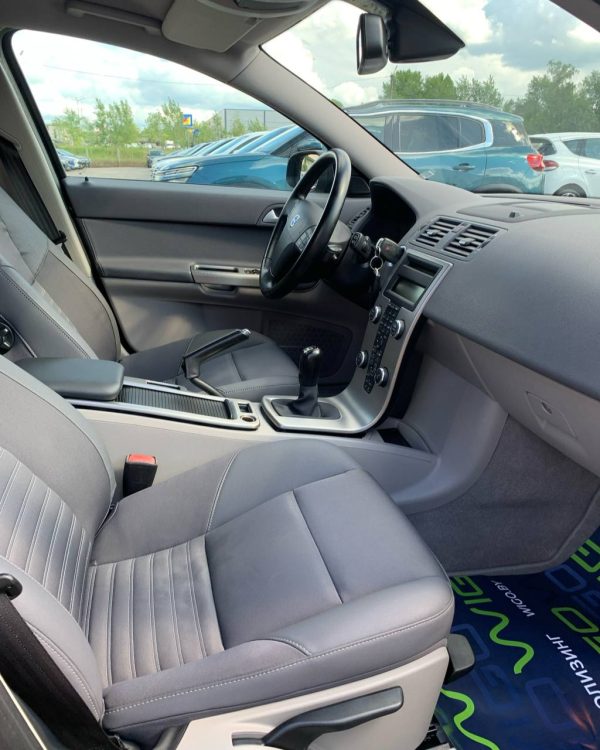 VOLVO V50 - Image 10