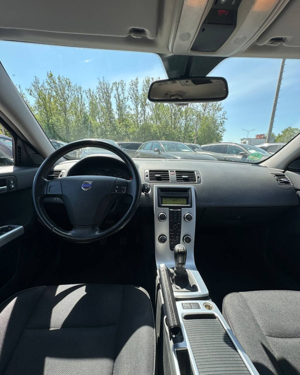 VOLVO V50 - Image 10