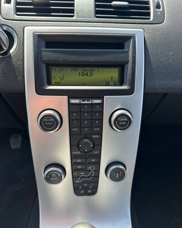 VOLVO V50 - Image 9