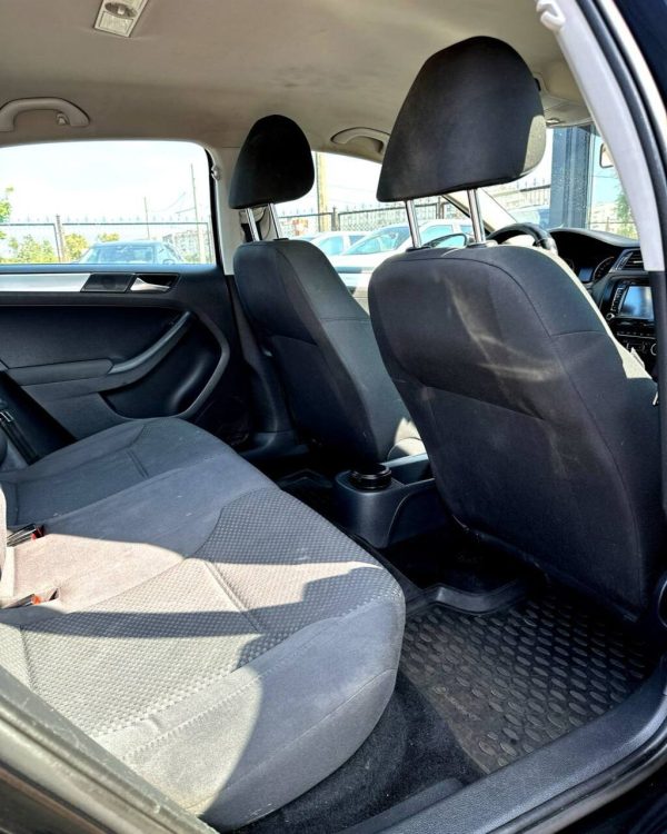 Volkswagen Jetta VI - Image 13