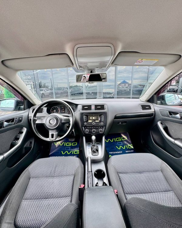 Volkswagen Jetta VI - Image 9
