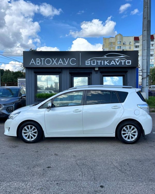 Toyota Verso I · Рестайлинг - Image 8