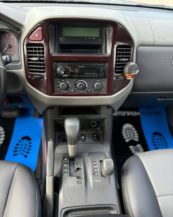 Mitsubishi Pajero III - Image 17