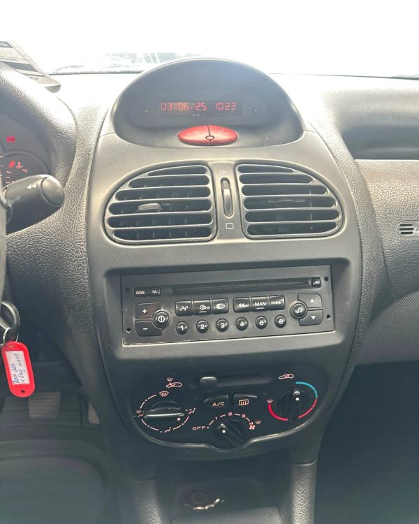 Peugeot 206 I · Рестайлинг - Image 12