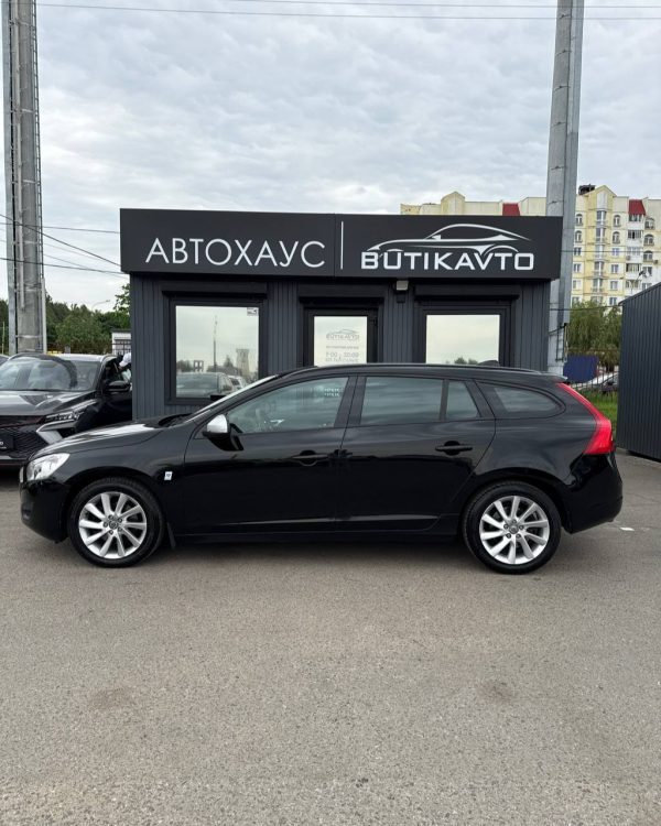 VOLVO V60 - Image 8