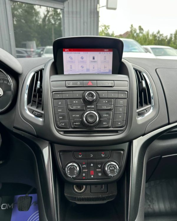 Opel Zafira C - Image 10