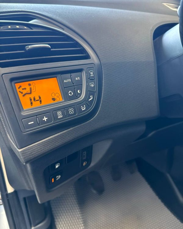 Citroen C4 Picasso I - Image 10