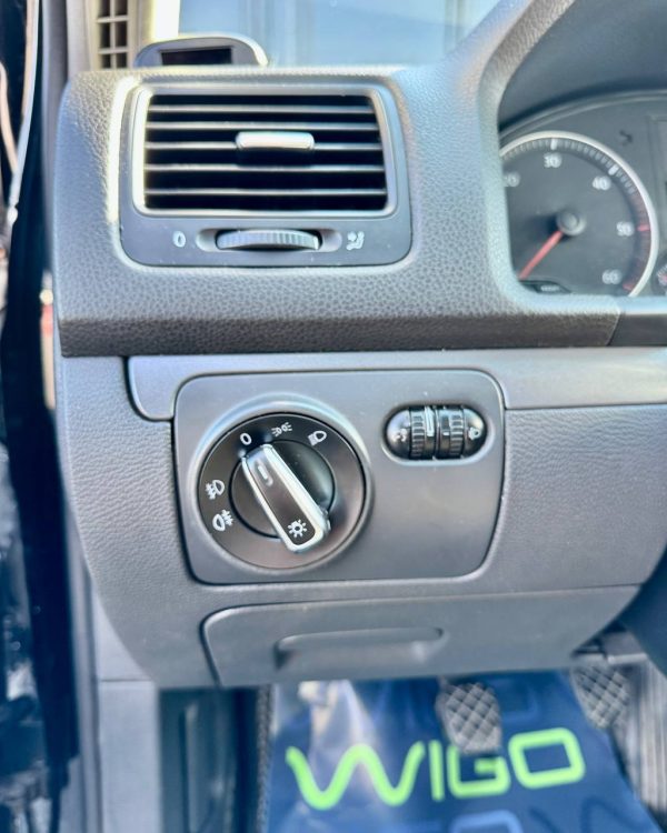 Volkswagen Jetta V - Image 17