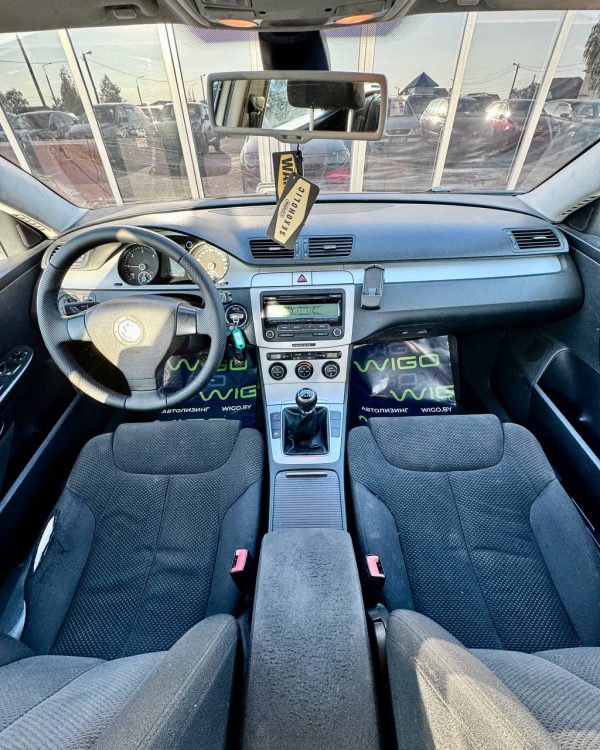 Volkswagen Passat B6 - Image 9