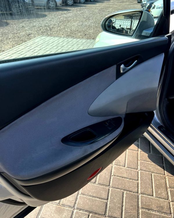 Nissan Primera P12 - Image 9