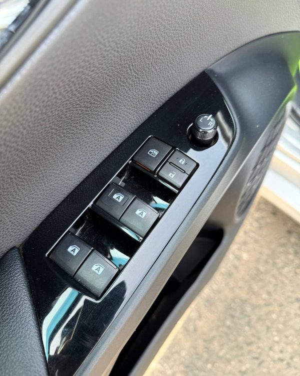 Toyota Prius Prime I (ZVW50L) - Image 12