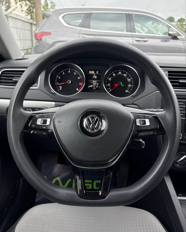 Volkswagen Jetta VI · Рестайлинг - Image 16