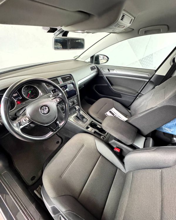 Volkswagen e-Golf VII - Image 12