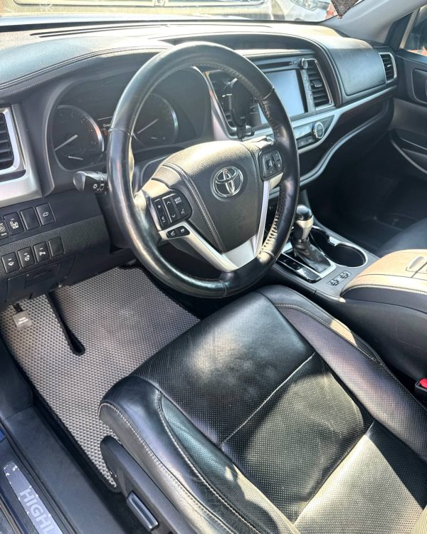 Toyota Highlander III (XU50) - Image 11