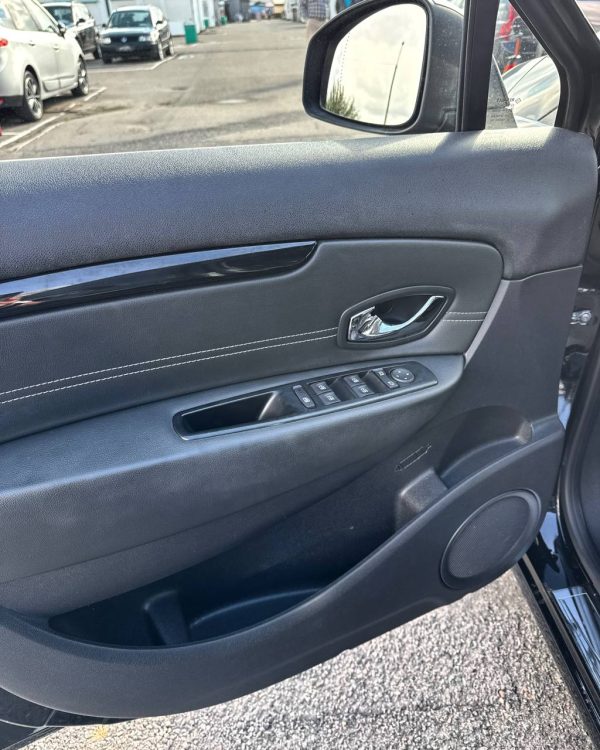 RENAULT GRAND SCENIC - Image 9
