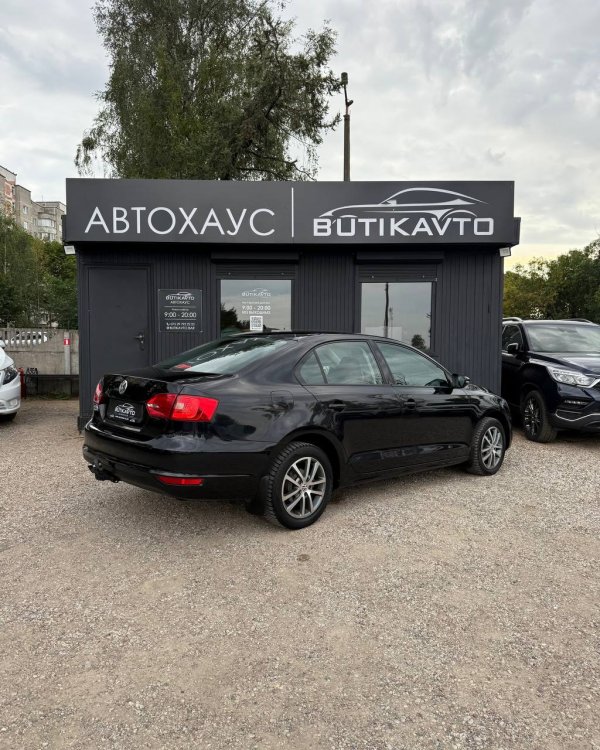 Volkswagen Jetta VI - Image 6