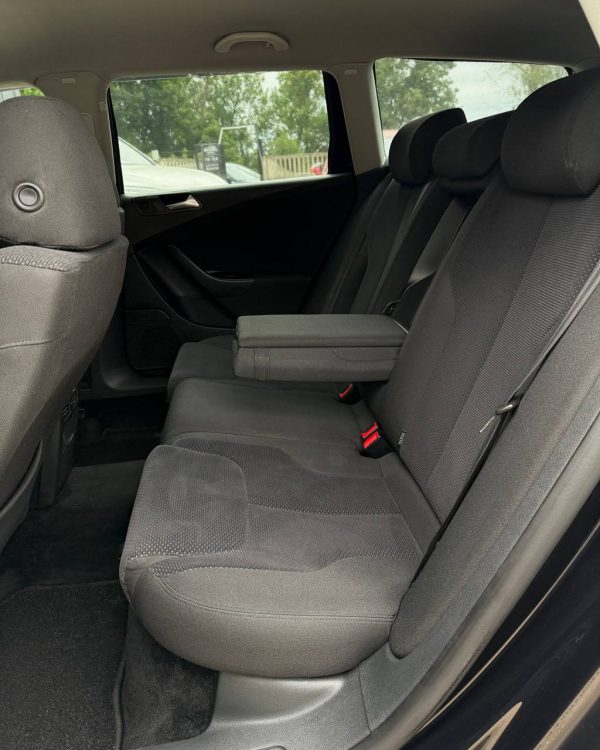 Volkswagen Passat B6 - Image 8