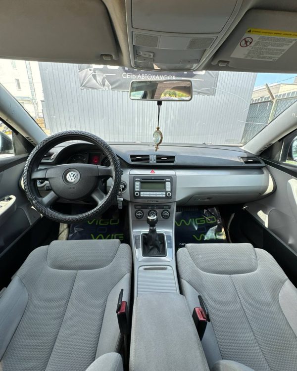 Volkswagen Passat B6 - Image 7