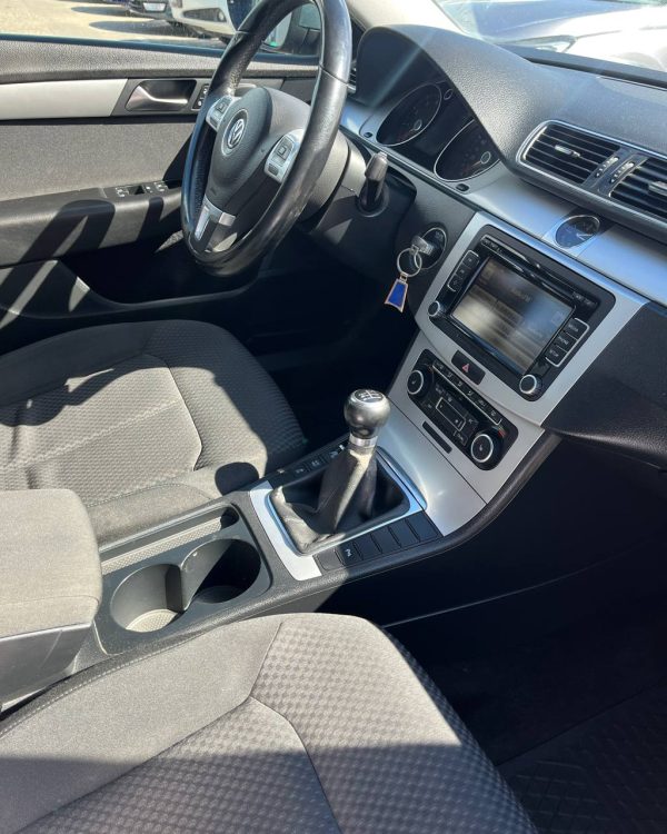 Volkswagen Passat B7 - Image 14