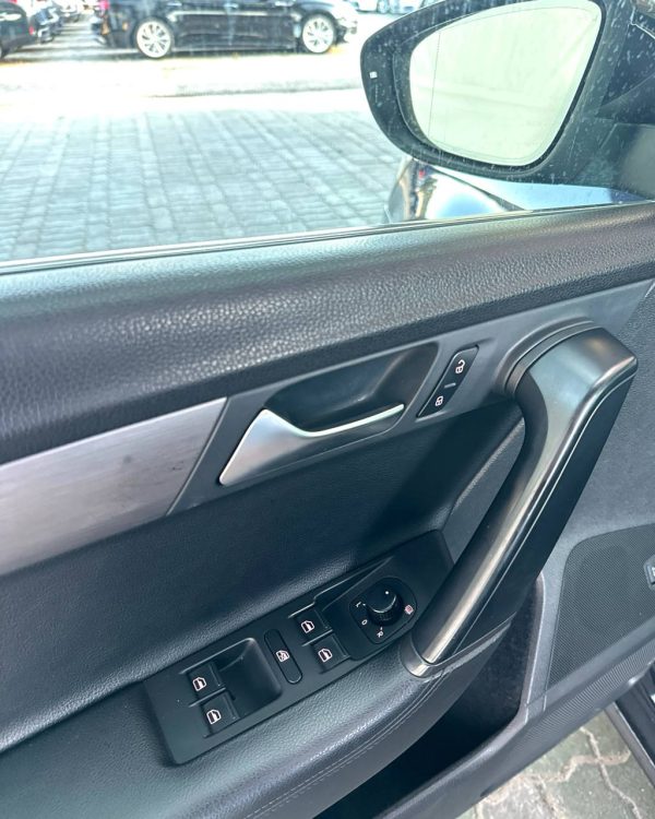 Volkswagen Passat B7 - Image 9