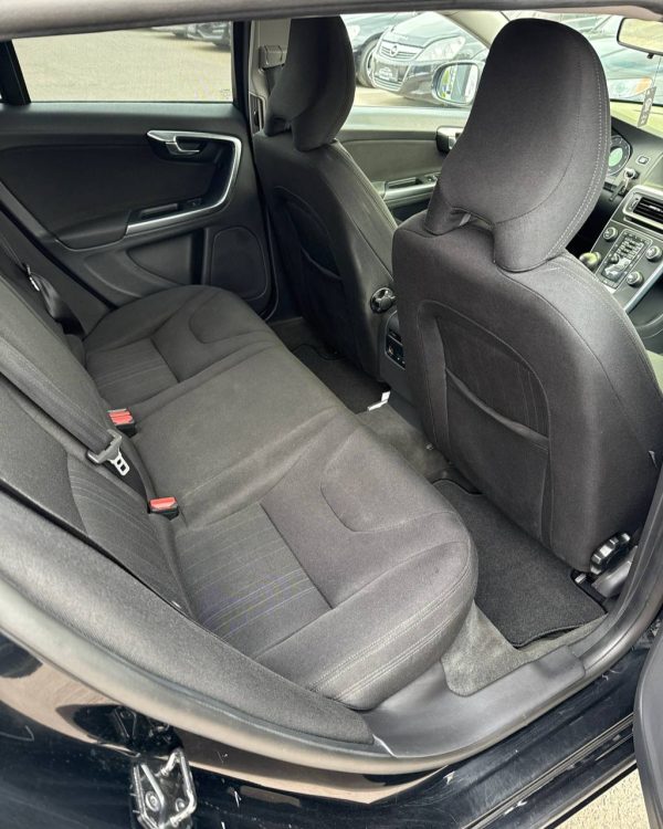 VOLVO V60 - Image 12