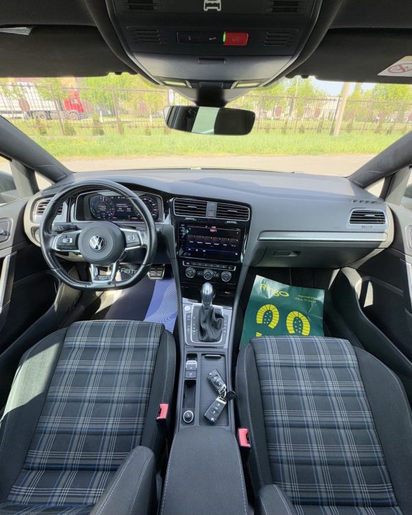 VOLKSWAGEN GOLF GTE - Image 9