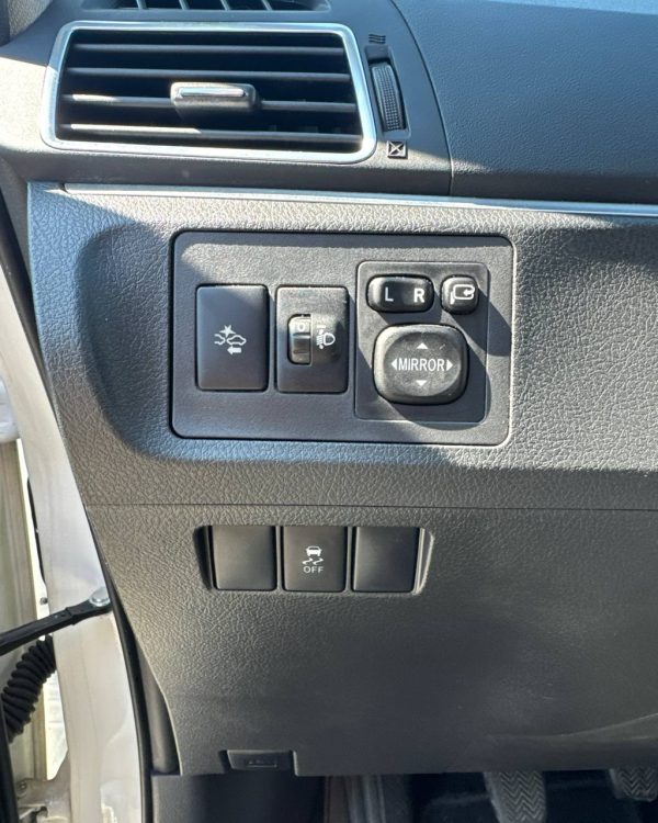 Toyota Verso I · Рестайлинг - Image 19