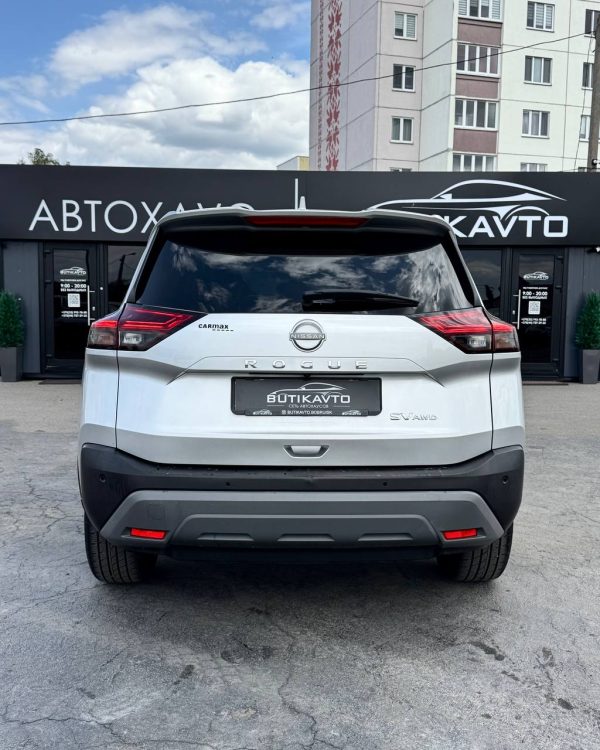 Nissan Rogue III - Image 6