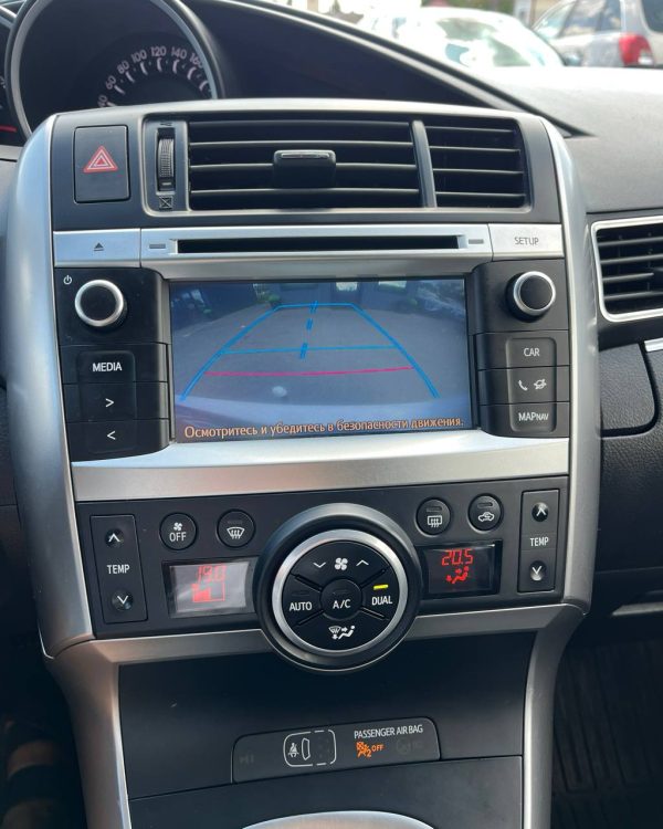 Toyota Verso I · Рестайлинг - Image 16