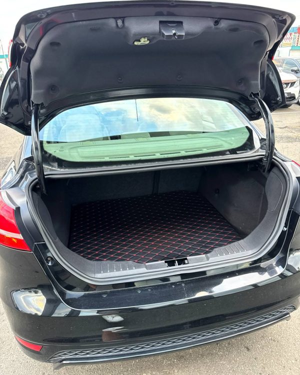 Ford Focus - Image 14
