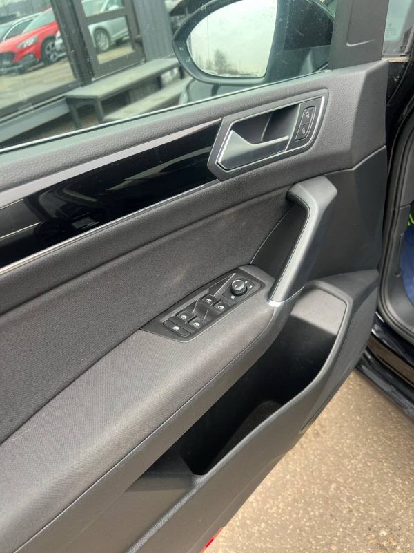 Volkswagen Touran - Image 9