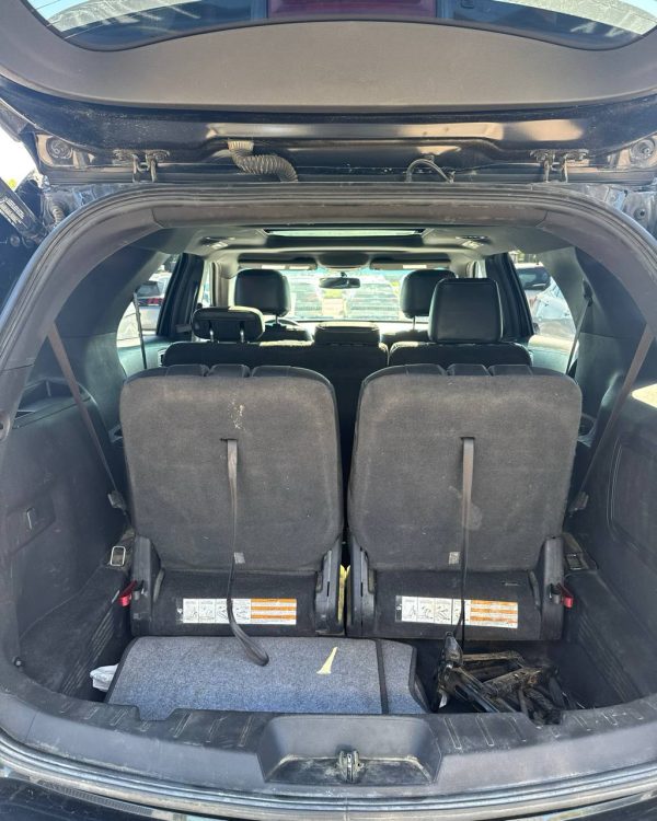 Ford Explorer V - Image 12