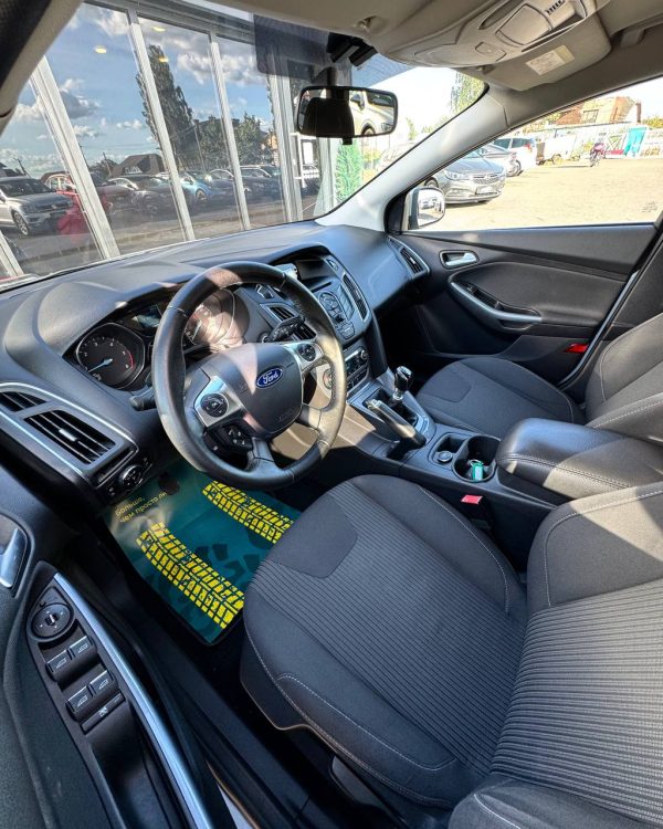 Ford Focus III - Image 10
