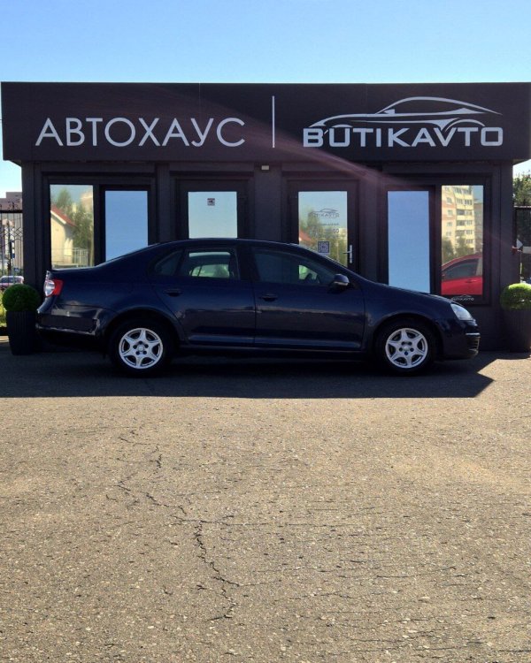 Volkswagen Jetta V - Image 8