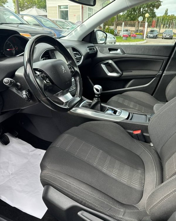 Peugeot 308 T9 - Image 10