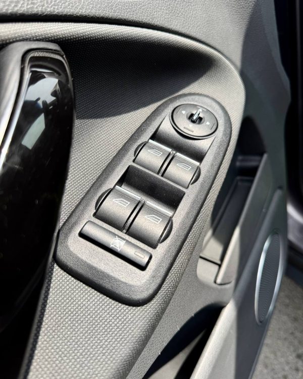 Ford Kuga I - Image 18