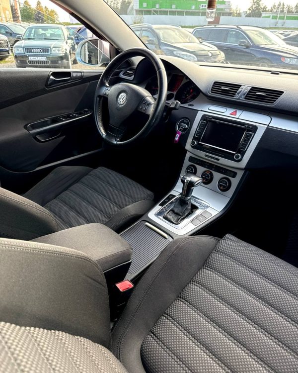 Volkswagen Passat B6 - Image 12
