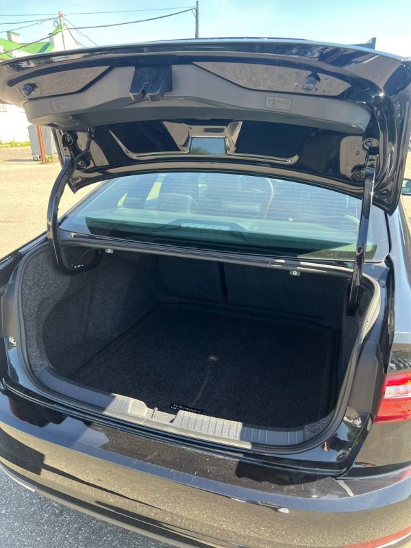 Volkswagen Jetta - Image 15