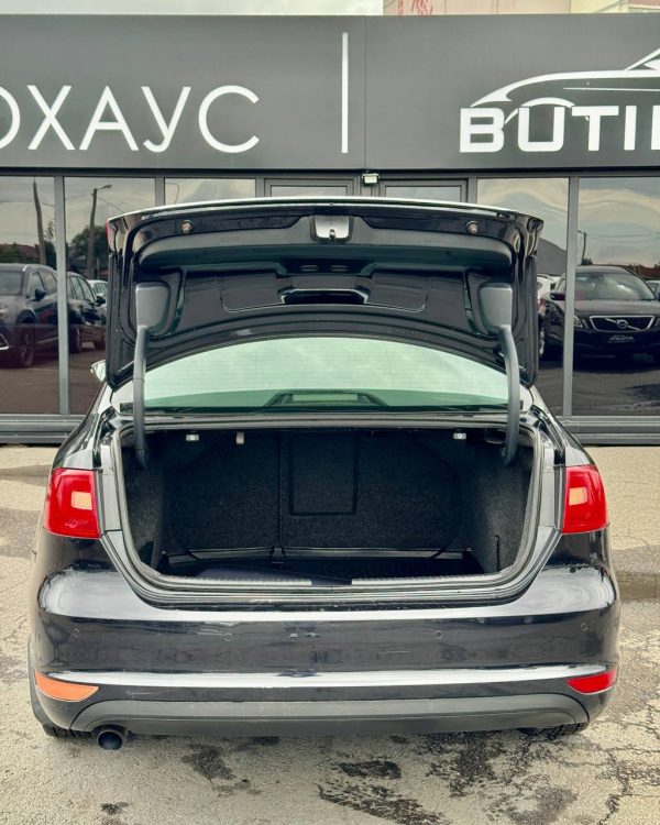 Volkswagen Jetta VI - Image 14