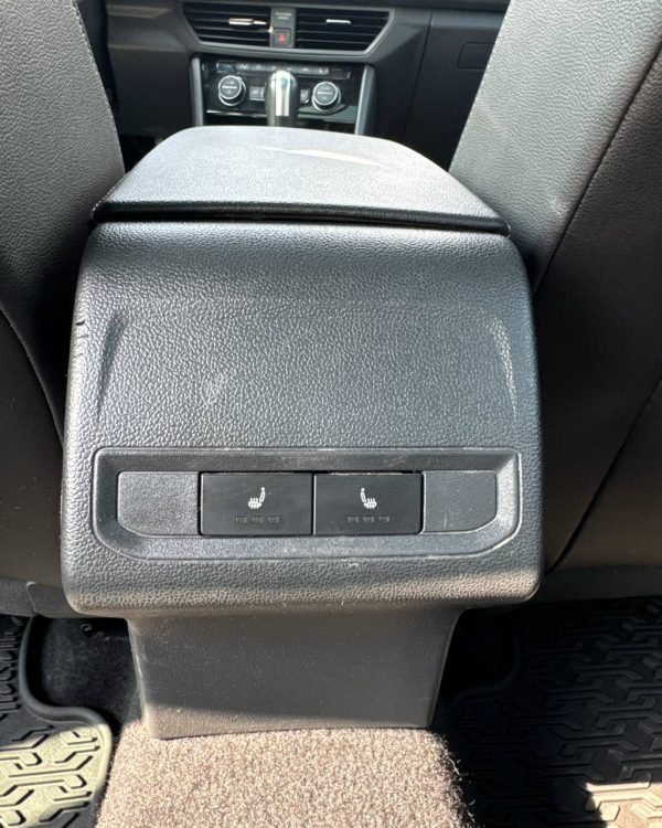 Volkswagen Jetta VII - Image 16