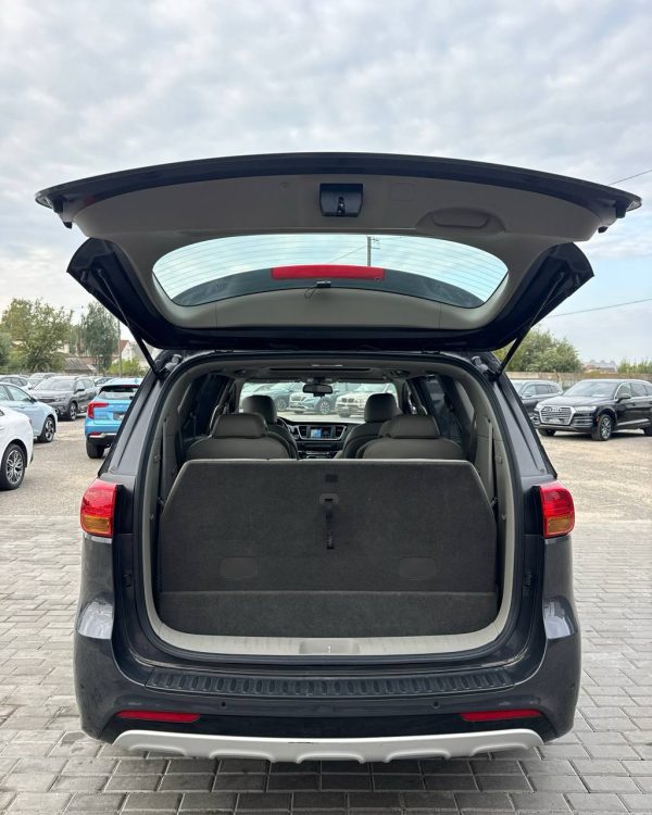 Kia Carnival III - Image 14