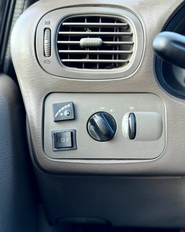 Dodge Caravan IV - Image 17