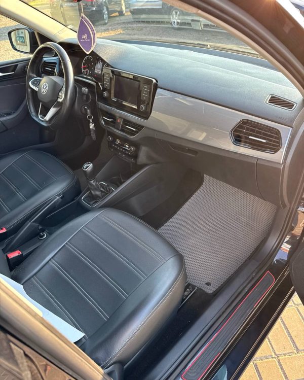 Volkswagen Polo Sedan II - Image 11
