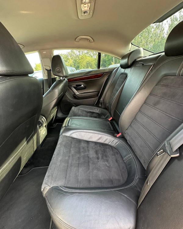 VOLKSWAGEN PASSAT CC - Image 8