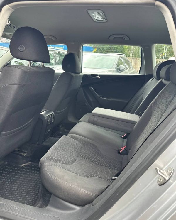 Volkswagen Passat B6 - Image 8