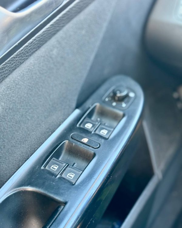 Volkswagen Passat B6 - Image 19
