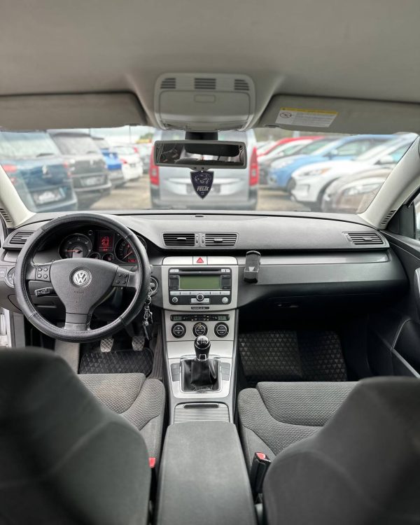 Volkswagen Passat B6 - Image 9