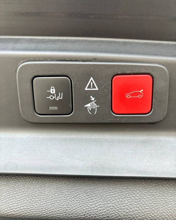 PEUGEOT 5008 - Image 15