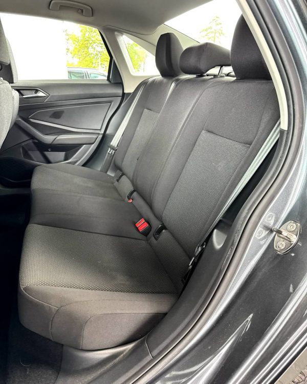Volkswagen Jetta VII - Image 9